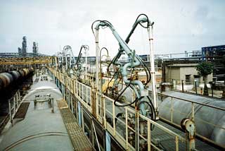 鶴管液動潛油泵